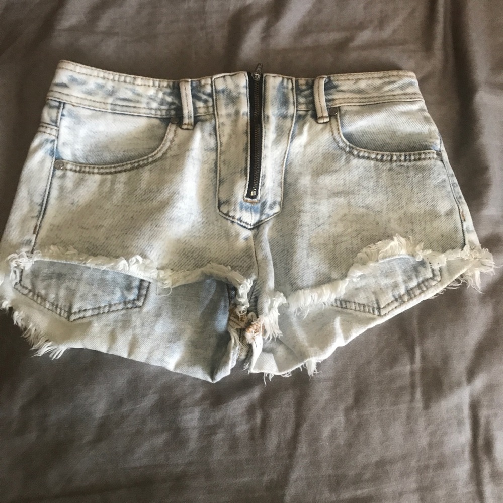 Frayed girls jean shorts